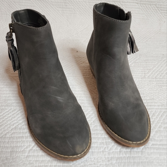 Tucker + Tate grey booties - Picture 15 of 15